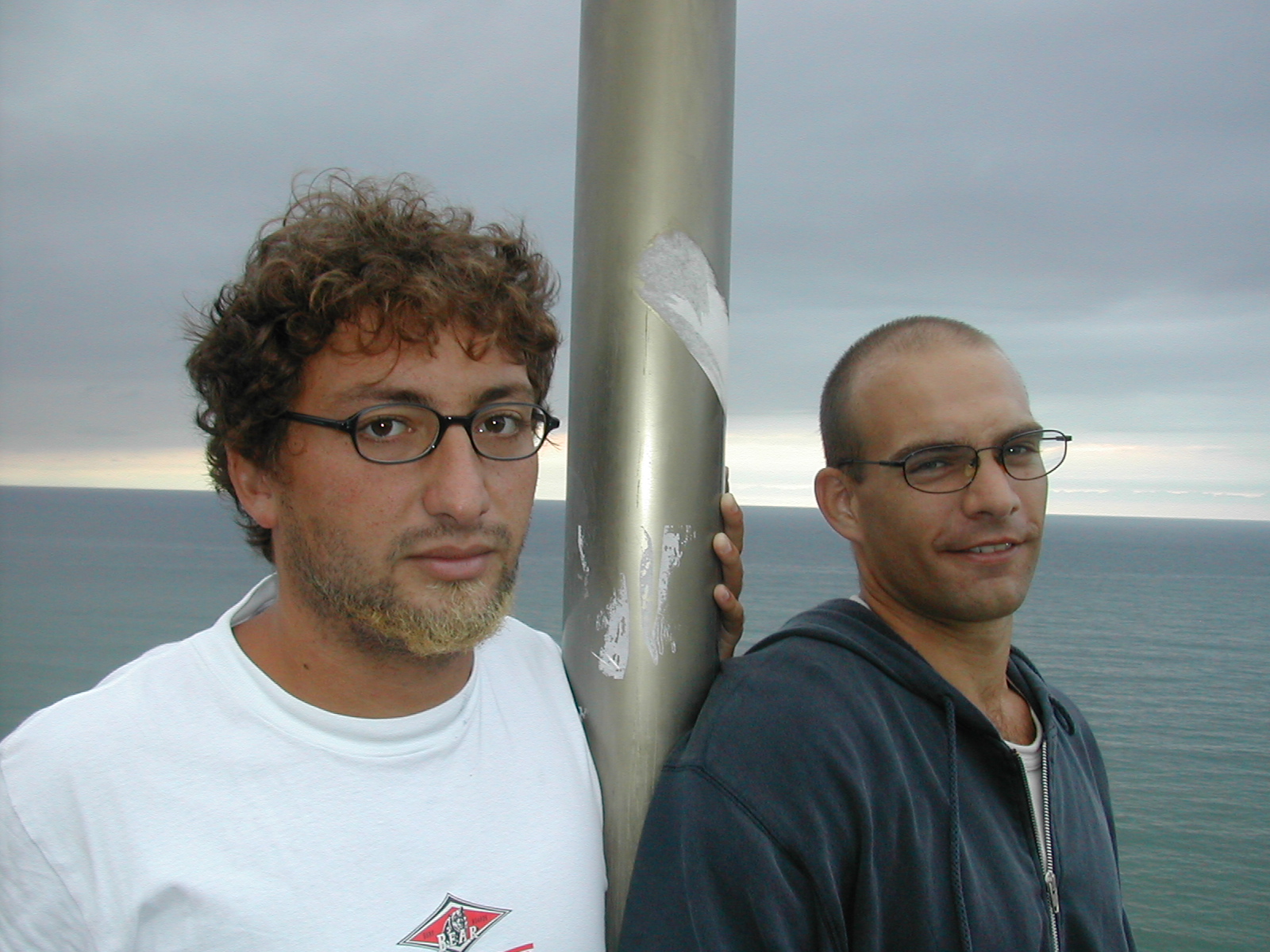 Io e Simo (accanto ad un palo)